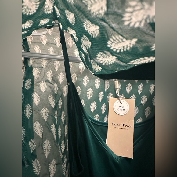 Green Dress - Picture 5 of 6